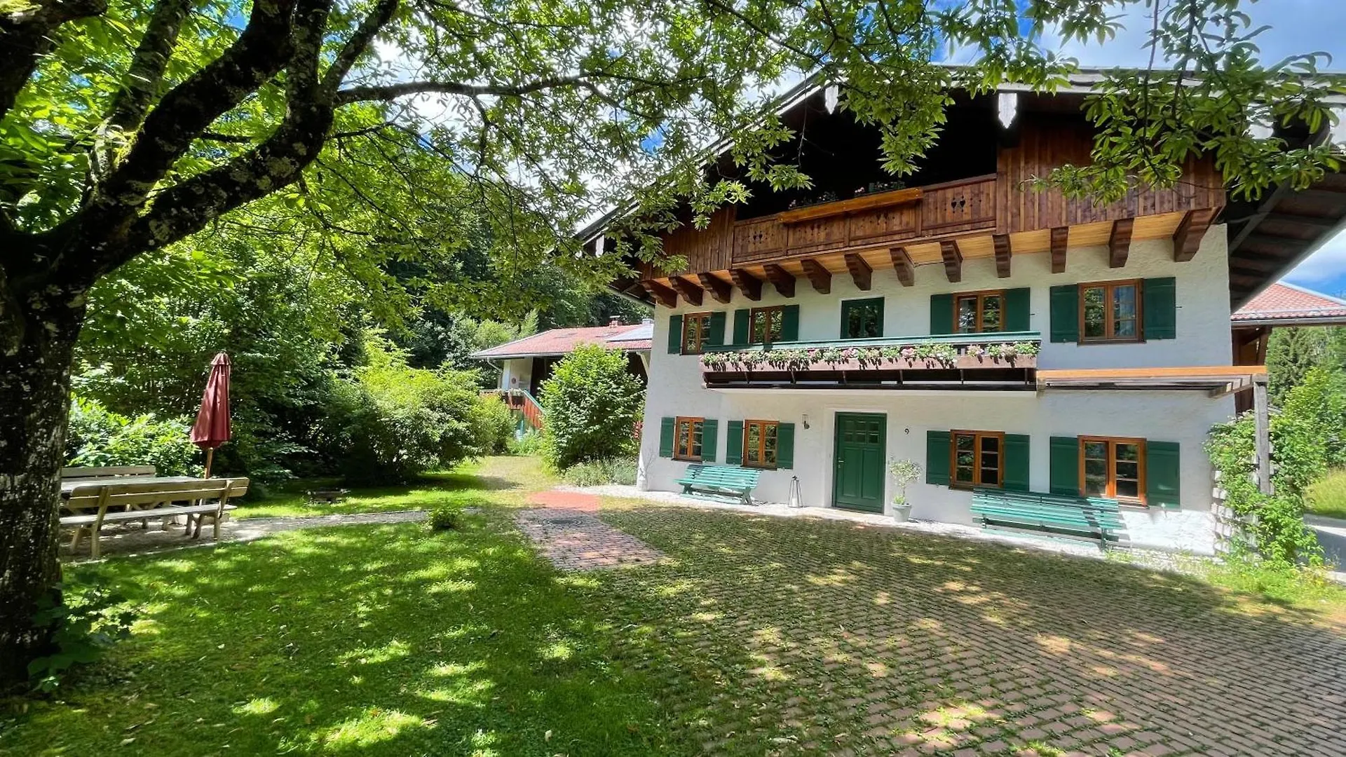 Laimgruber Hof - Naturresidenz contacts